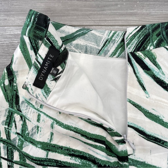 Dynamite Palm Print Tropical Shorts - Picture 5 of 8